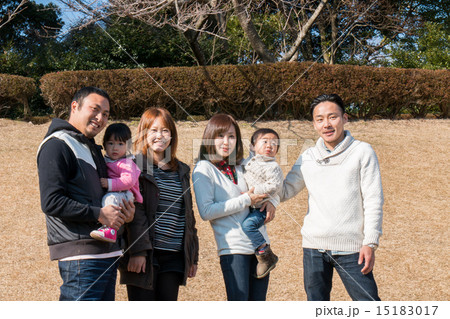 2家族の記念写真 15183017