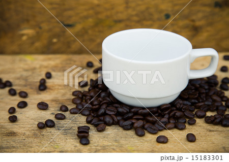 Coffee beans background on wooden, Fresh coffee  15183301