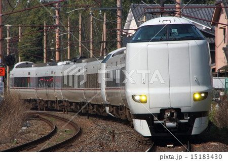嵯峨野線を行く特急きのさき+特急まいづる（287系電車） 15183430