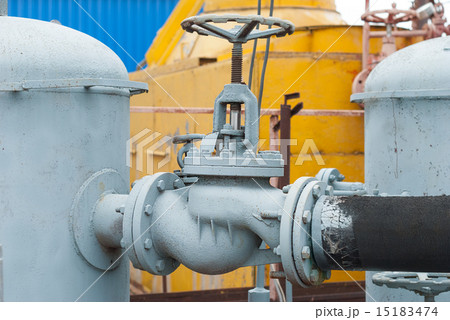 Gas valve on the pipe between the receivers. Gas valve on the pipe between the receivers. 15183474