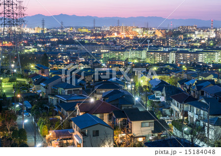 住宅街の夜景【東京・日野市】 15184048