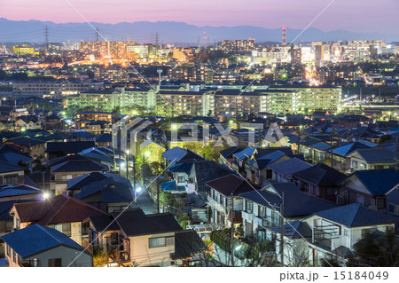 住宅街の夜景【東京・日野市】 15184049