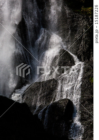 日本の雄大な滝 日本の雄大な滝 15187226