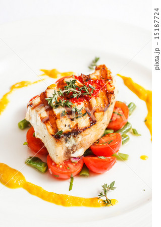 fish steak with vegetables 15187724