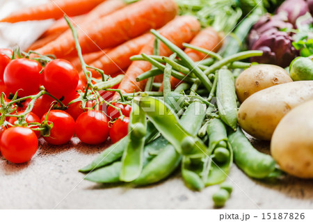 fresh vegetables 15187826