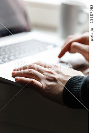 man with laptop 15187962