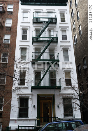 Wait and green building Wait and green building 15188470