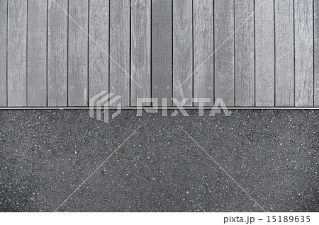 アスファルトとウッドデッキ アスファルトとウッドデッキ 15189635
