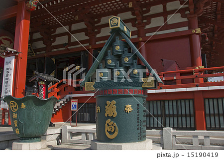 浅草・浅草寺の天水桶 浅草・浅草寺の天水桶 15190419