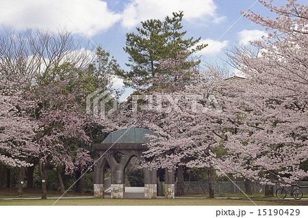 宝野公園・石造のあずまや 15190429