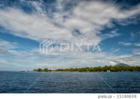 Bunaken volcano indonesian fishermen village 15190639