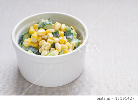 きゅうりとコーンのサラダ(横位置/左寄り) きゅうりとコーンのサラダ(横位置/左寄り) 15191427