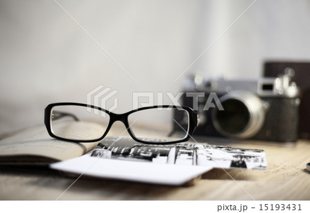 retro style, old-fashioned camera and glasses 15193431