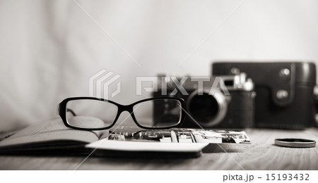 retro style, old-fashioned camera and glasses retro style, old-fashioned camera and glasses 15193432