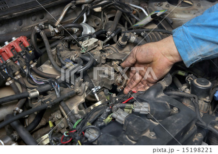 Car servicing LPG converted car engine 15198221