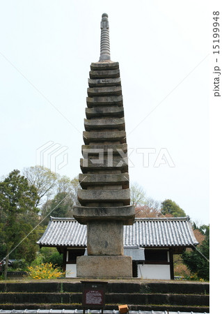 般若寺の十三重の石塔 15199948