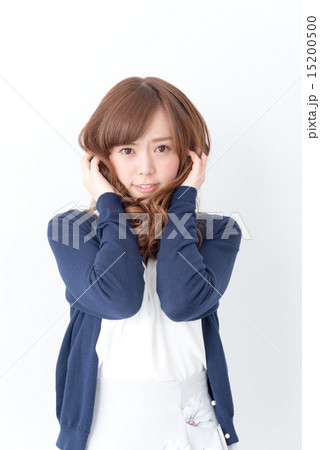 若い女性　20代　白バック　カットモデル 15200500