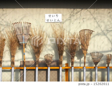 学校の掃除道具 15202011