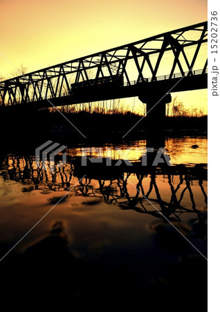 朝焼けの　わたらせ渓谷鉄道01 15202736