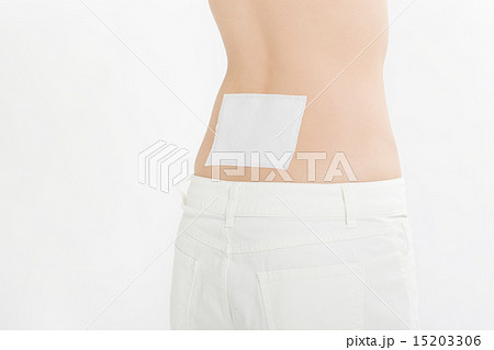 腰痛に悩む若い女性 15203306