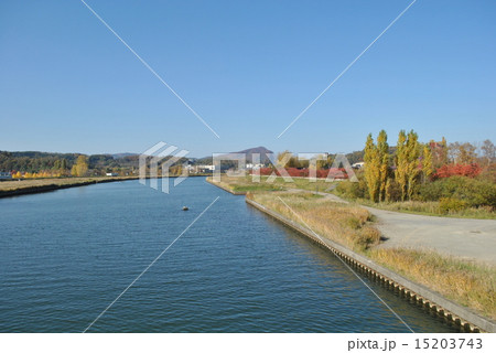 余市川とシリパ岬（秋） 15203743