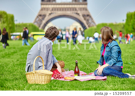Couple having a picnic near the Eiffel tower 15209557