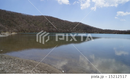 小沼と長七郎山の稜線 15212517