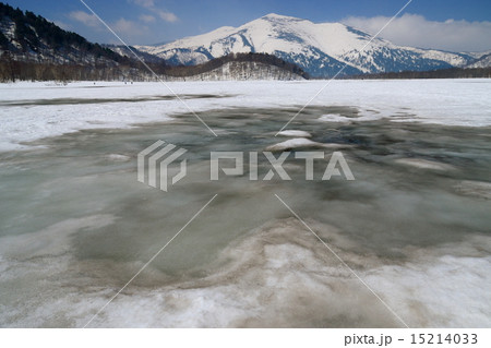 残雪の尾瀬ヶ原と至仏山 残雪の尾瀬ヶ原と至仏山 15214033