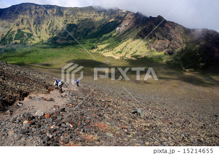登山者と浅間山外輪山 登山者と浅間山外輪山 15214655