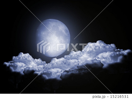 full moon in clouds 15216531