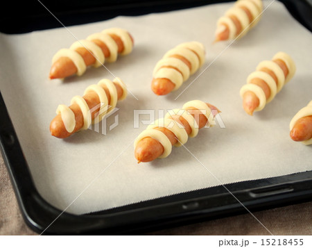 ウィンナー巻き　調理画像　（横位置） 15218455