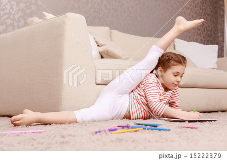 Little girl doing gymnastic 15222379