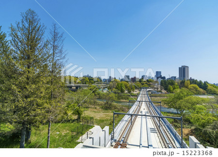 仙台市・仙台市地下鉄東西線高架橋と仙台市全景 仙台市・仙台市地下鉄東西線高架橋と仙台市全景 15223368