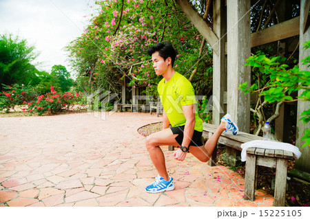 Guy working out in the park Guy working out in the park 15225105