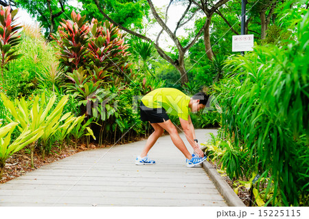 Guy working out in the park Guy working out in the park 15225115