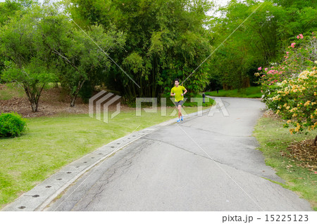 Guy working out in the park Guy working out in the park 15225123