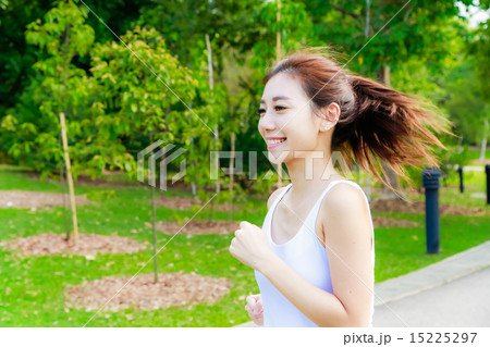 Girl working out in the singapore park  15225297