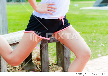 Girl working out in the singapore park Girl working out in the singapore park 15225317