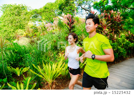 Couple Working out in the Singapore Park Couple Working out in the Singapore Park 15225432