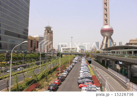 中国上海市浦東新区地下鉄陸家嘴駅前の駐車場 中国上海市浦東新区地下鉄陸家嘴駅前の駐車場 15226736