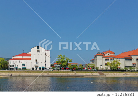 宝塚大劇場と武庫川 15226831