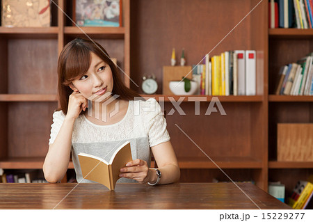 本と女性 本と女性 15229277
