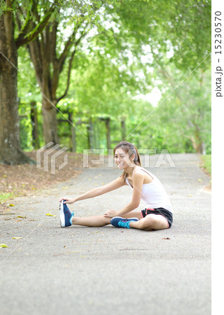 Young Chinese woman stretching in a park 15230570