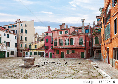 Traditional italian courtyard Traditional italian courtyard 15232416
