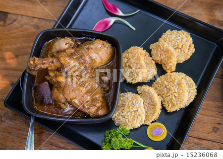 Chicken mussaman curry with rice cracker 15236068