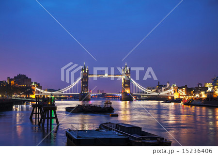 Tower bridge in London, Great Britain 15236406