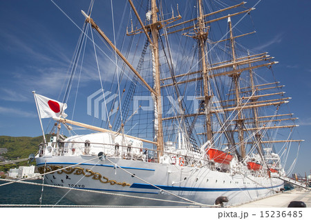長崎港に停泊中の日本丸 15236485