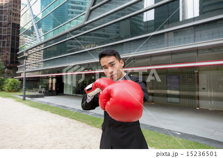Businessman with red boxing gloves 15236501