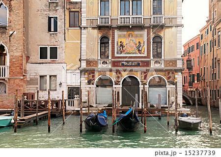 old venetian house on Grand Canal, Venice, Italy 15237739