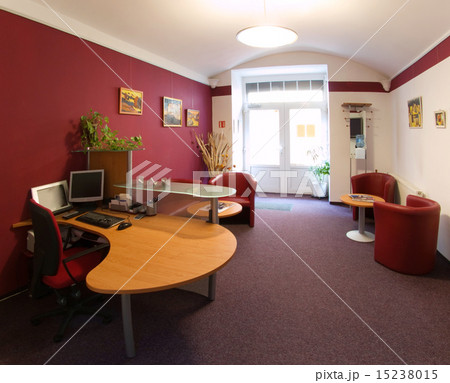 Waiting room 15238015